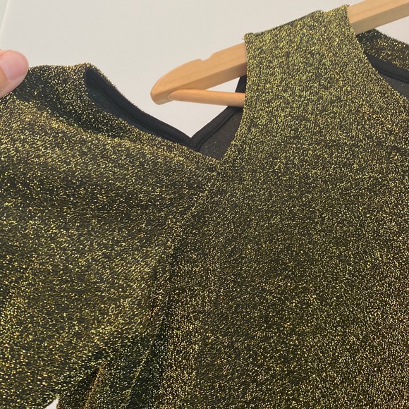 NEW Michael Kors Gold Shimmer Cut Out Shoulder Top - Picture 3 of 10